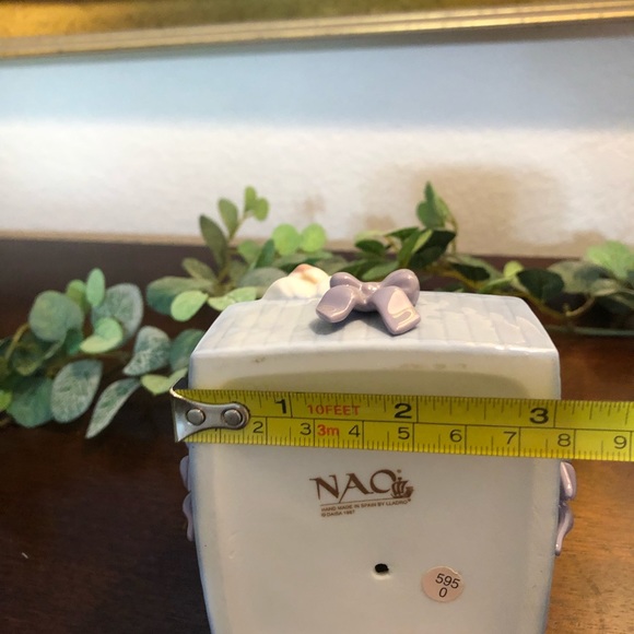 NAO by Lladró Bunnies in a gift box. - Picture 8 of 10